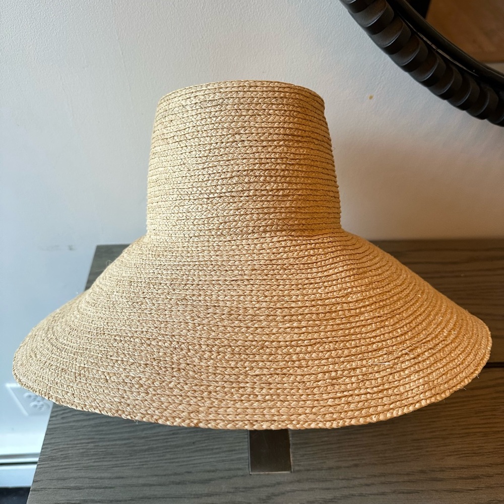 Beige Wide-Brimmed Straw Hat